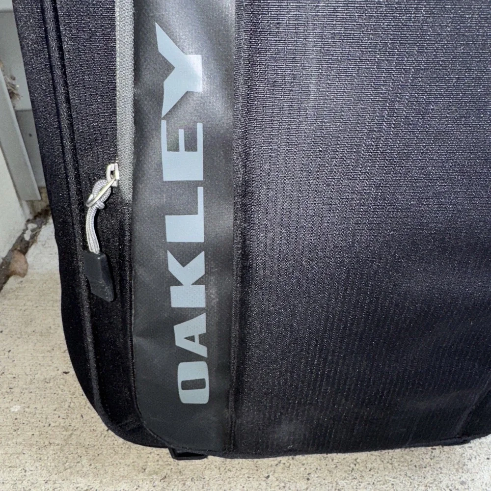 Large Oakley Gear Bag 23